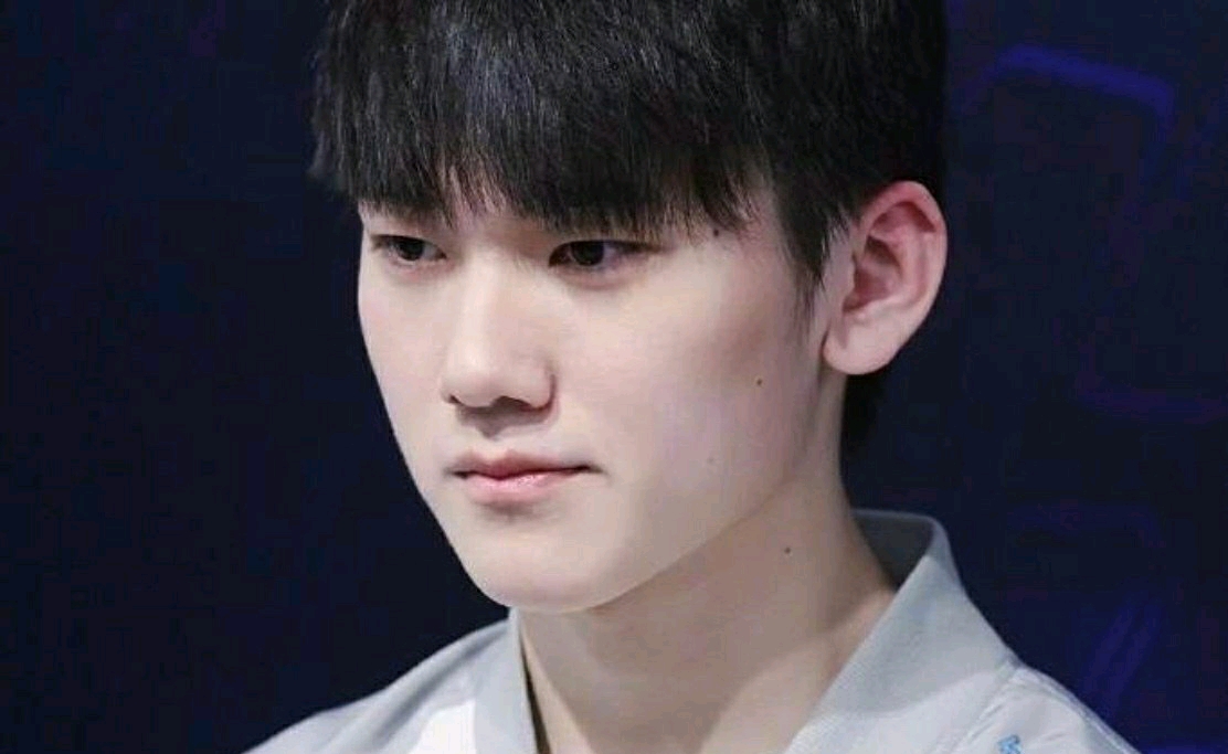 突发事件！海潮库奇在关键小组中脱颖而出， EDward Gaming 的双C输出满格，赢得了第一局